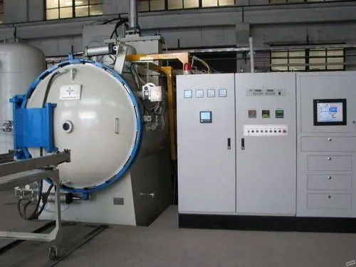 Qualität  1300C Max. Temperature Vacuum Oil Quenching Furnace 380V Adjustable Voltage usine